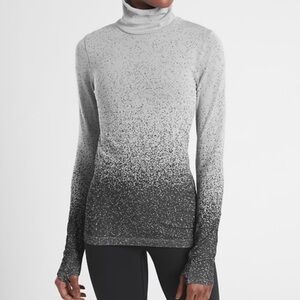 Athleta Base Layer Flurry Blizzard Seamless Turtleneck Women’s Medium Gray Black